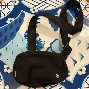 lululemon Everywhere Black Belt Bag